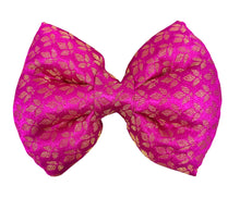 Load image into Gallery viewer, Wedding and Diwali Dog Bow: Traditional Banarasi Bow Tie for Pets (Pink Flower)